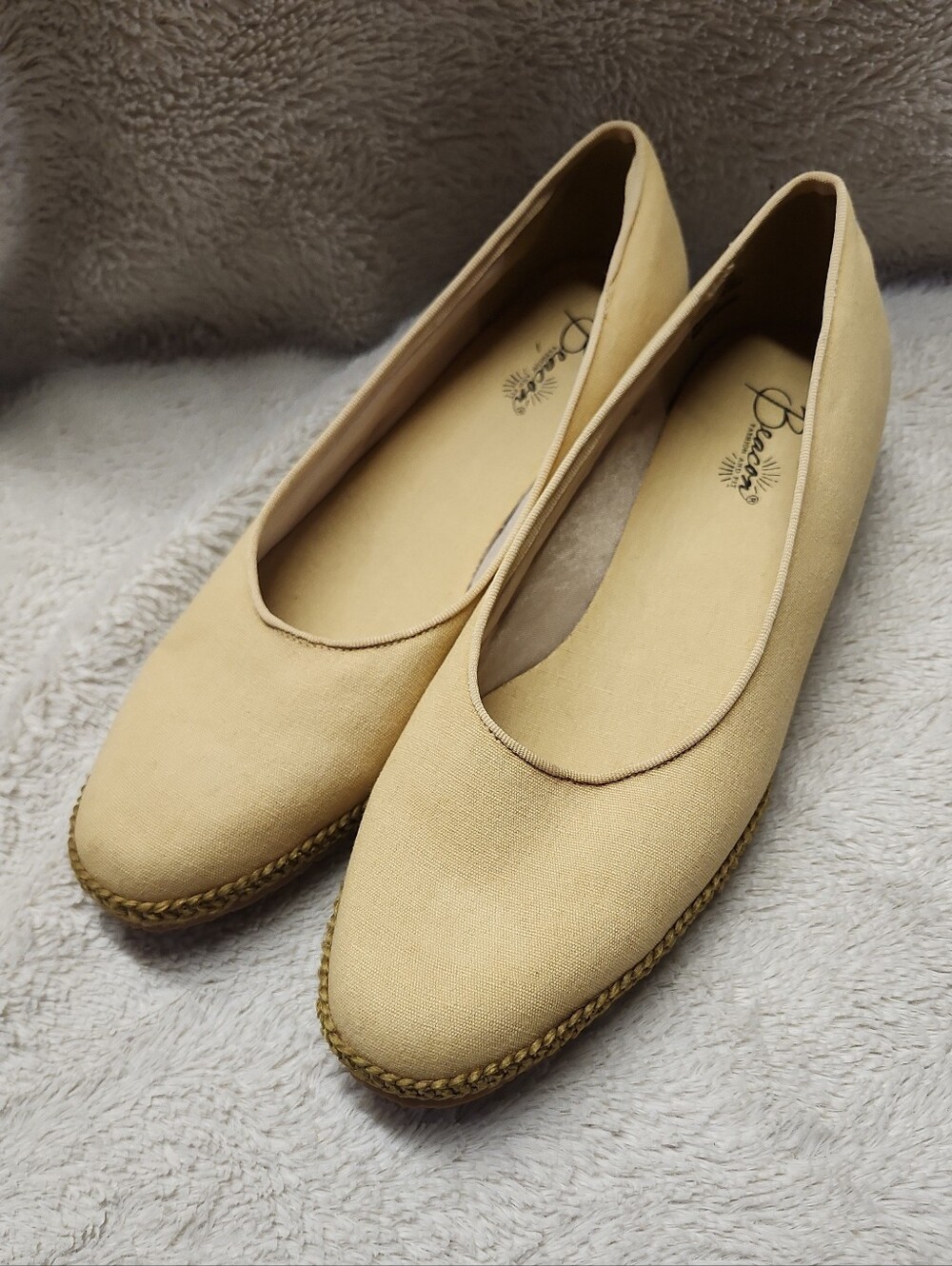 • New Beacon Women's Beige Low Wedge Espadrille Size 12M Slip On Shoes